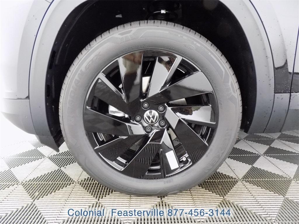 new 2025 Volkswagen Atlas car, priced at $44,422