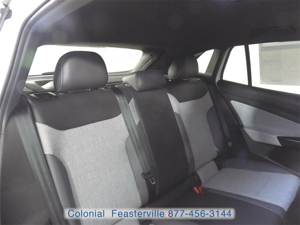 new 2025 Volkswagen ID.4 car, priced at $46,271