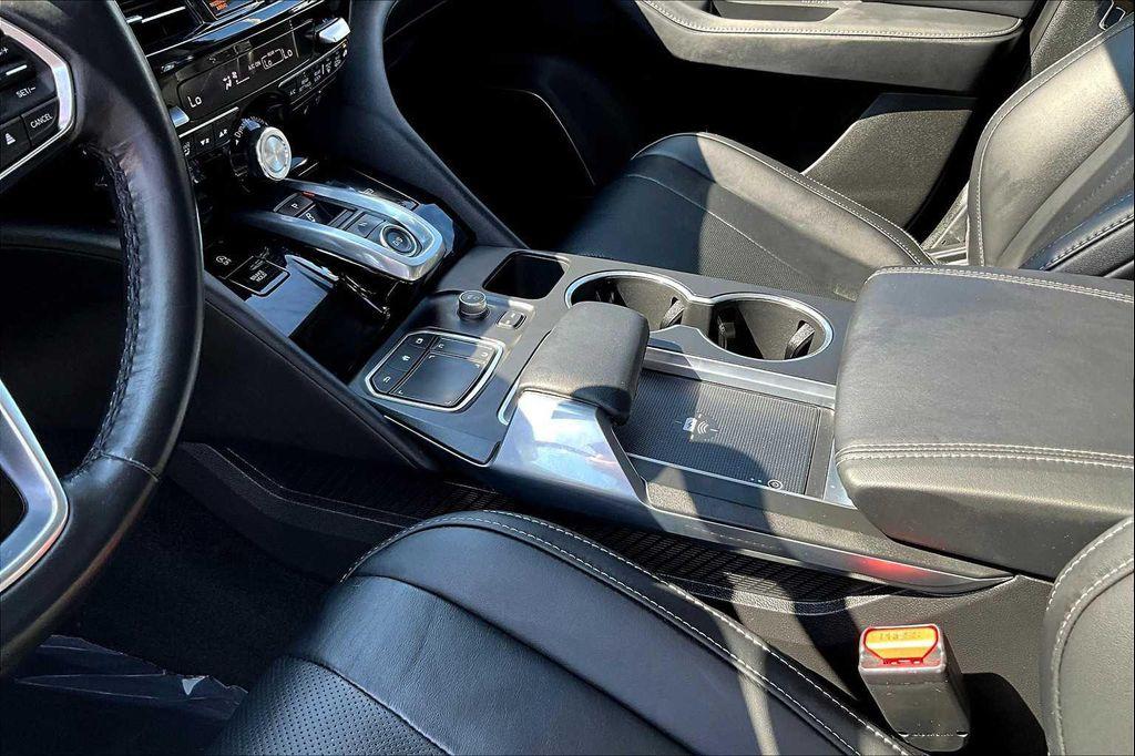 used 2023 Acura MDX car, priced at $38,999