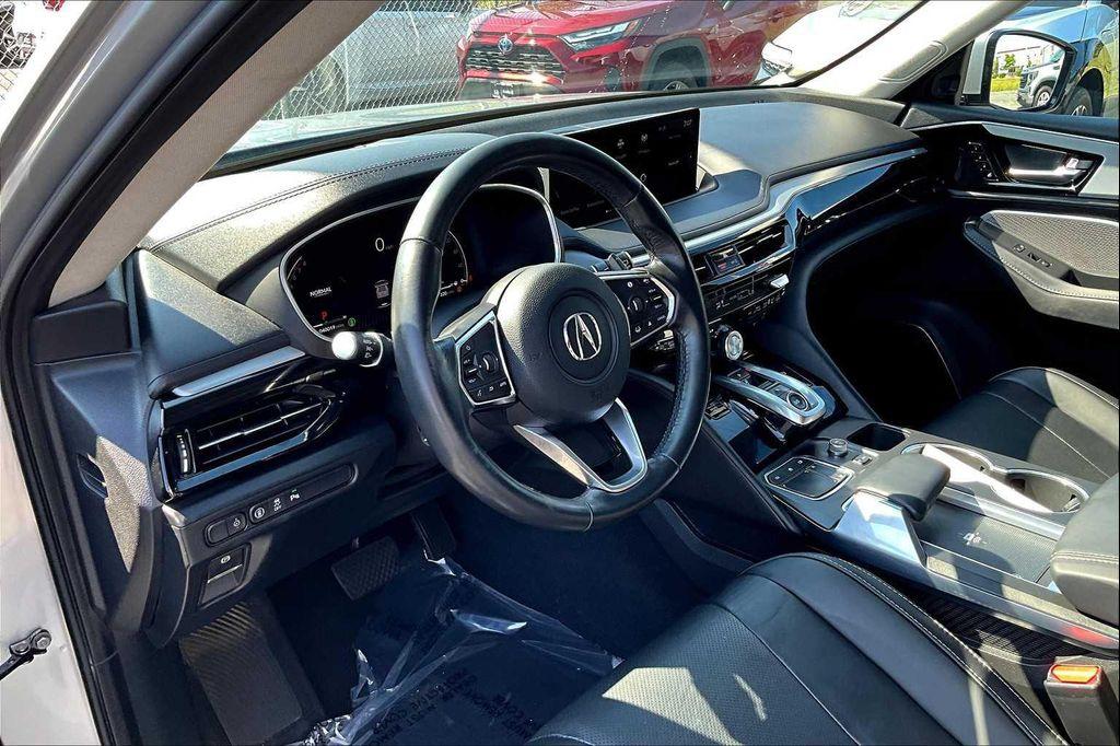 used 2023 Acura MDX car, priced at $38,999