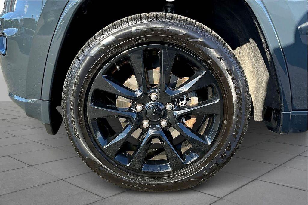 used 2017 Jeep Grand Cherokee car, priced at $15,500