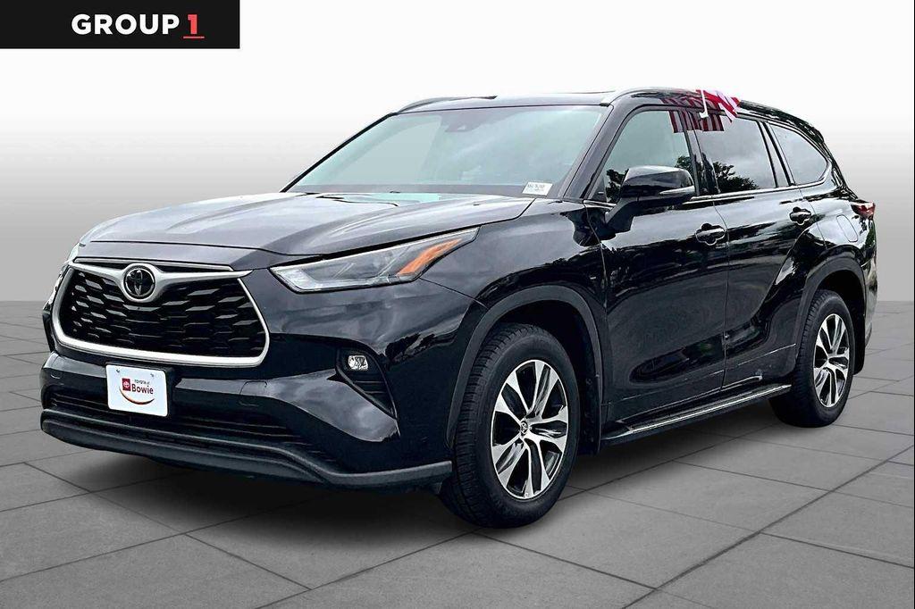 used 2022 Toyota Highlander car, priced at $36,114