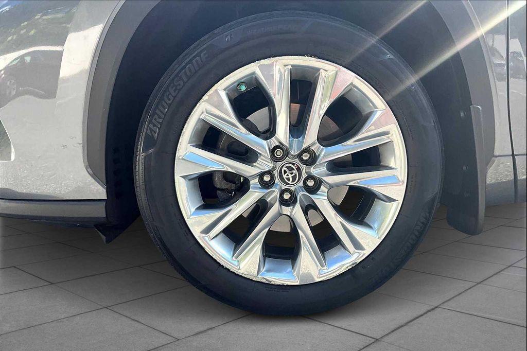used 2021 Toyota Highlander car, priced at $28,202