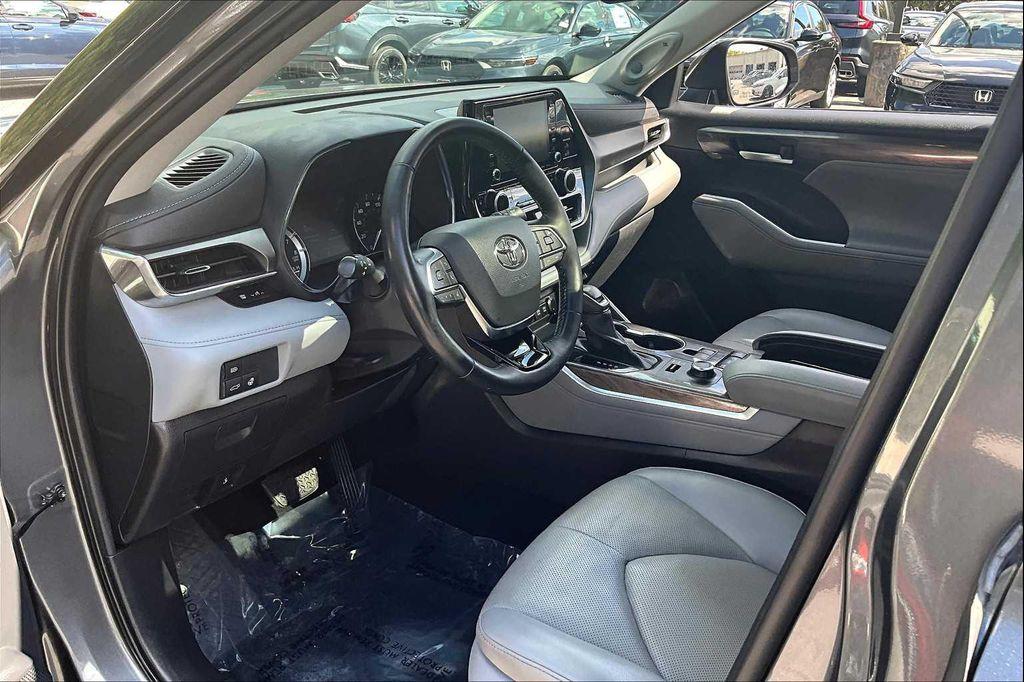 used 2021 Toyota Highlander car, priced at $28,202