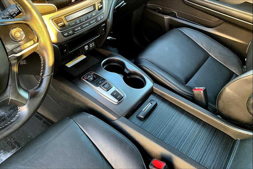 used 2022 Honda Pilot car, priced at $28,233