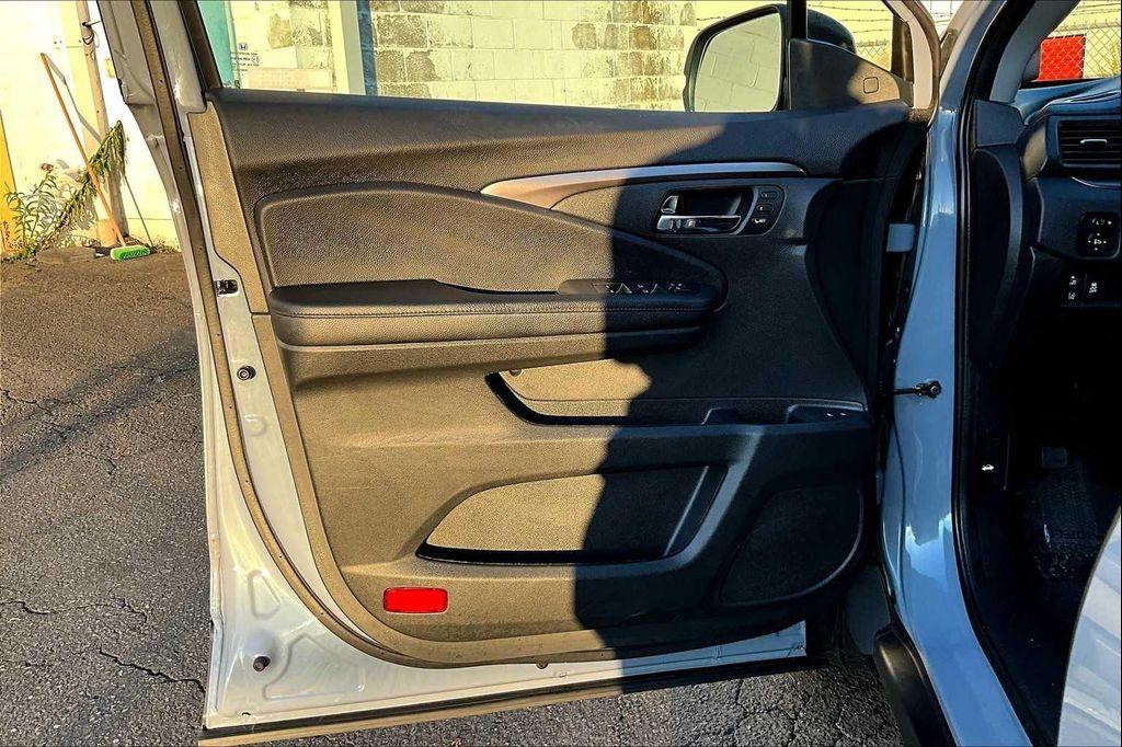 used 2022 Honda Pilot car, priced at $28,233