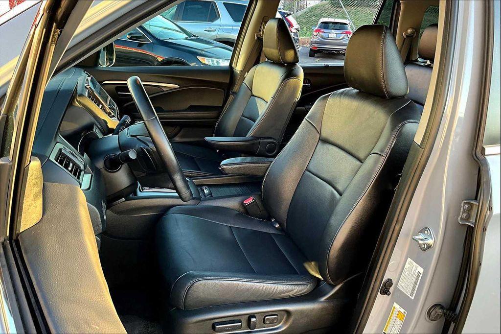 used 2022 Honda Pilot car, priced at $28,233