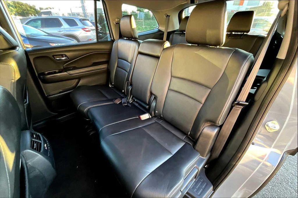 used 2022 Honda Pilot car, priced at $28,233