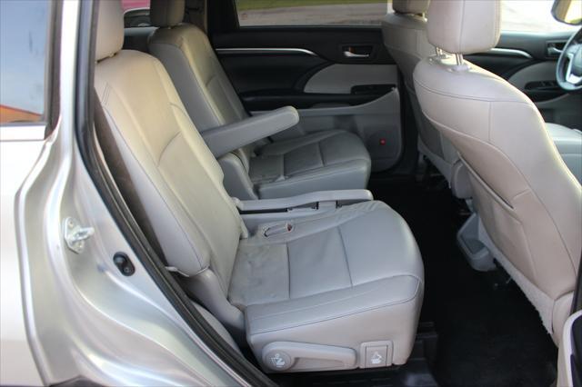 used 2015 Toyota Highlander car, priced at $15,999