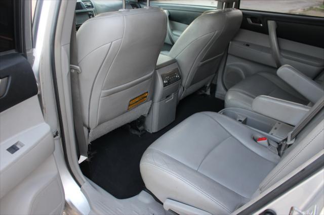 used 2013 Toyota Highlander car, priced at $10,599