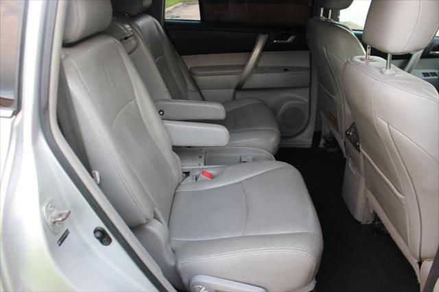 used 2013 Toyota Highlander car, priced at $10,599