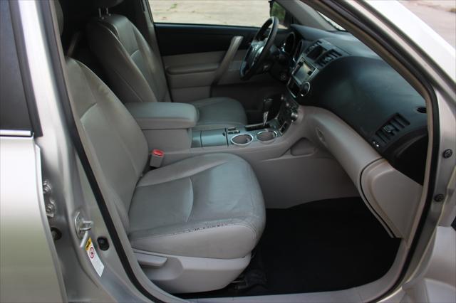 used 2013 Toyota Highlander car, priced at $10,599