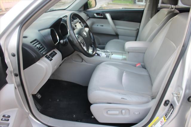 used 2013 Toyota Highlander car, priced at $10,599