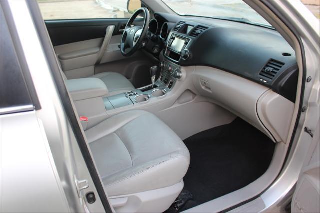 used 2013 Toyota Highlander car, priced at $10,599