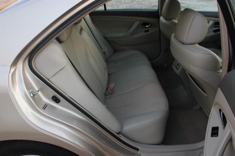 used 2007 Toyota Camry Hybrid car, priced at $7,999