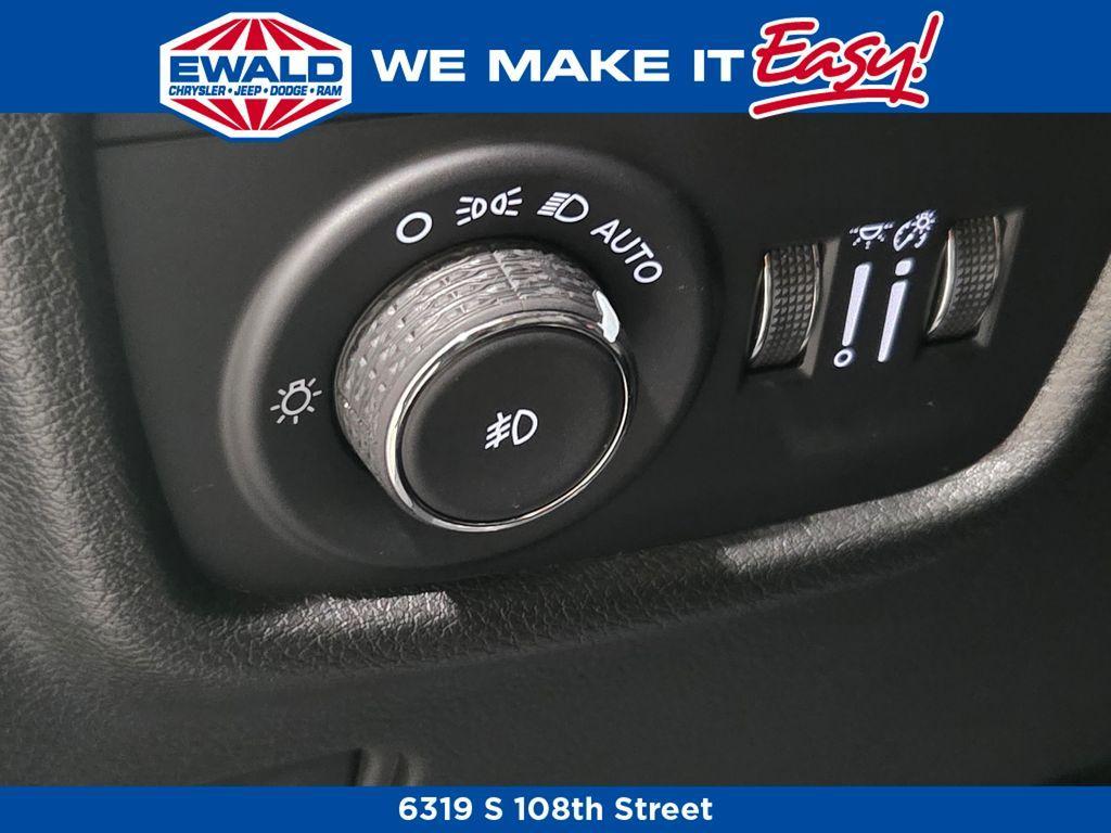 new 2025 Jeep Grand Cherokee L car, priced at $51,904