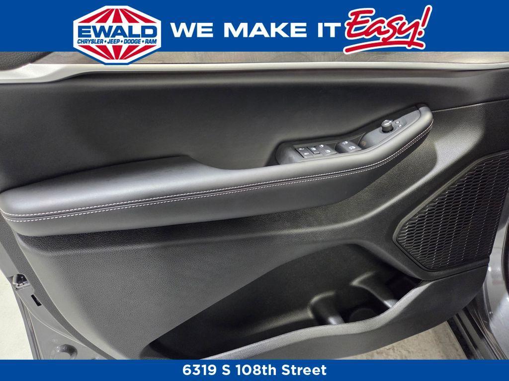 new 2025 Jeep Grand Cherokee L car, priced at $51,904