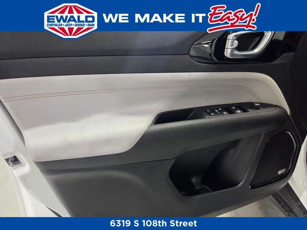 new 2025 Jeep Compass car, priced at $32,740