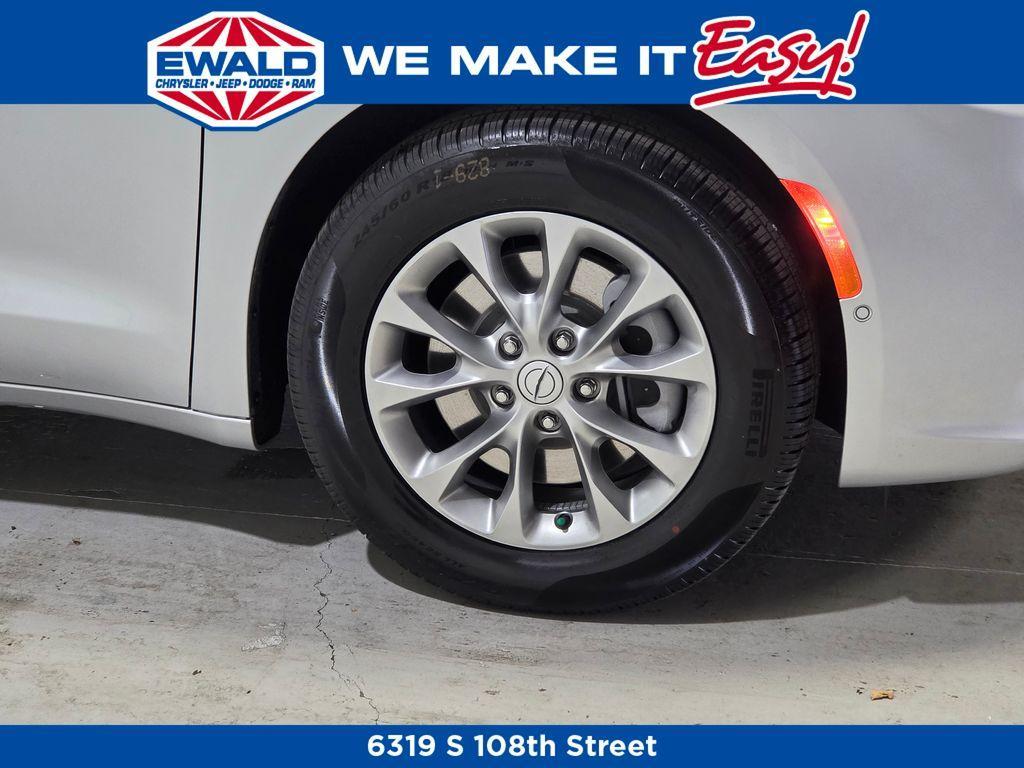 new 2026 Chrysler Pacifica car, priced at $47,077