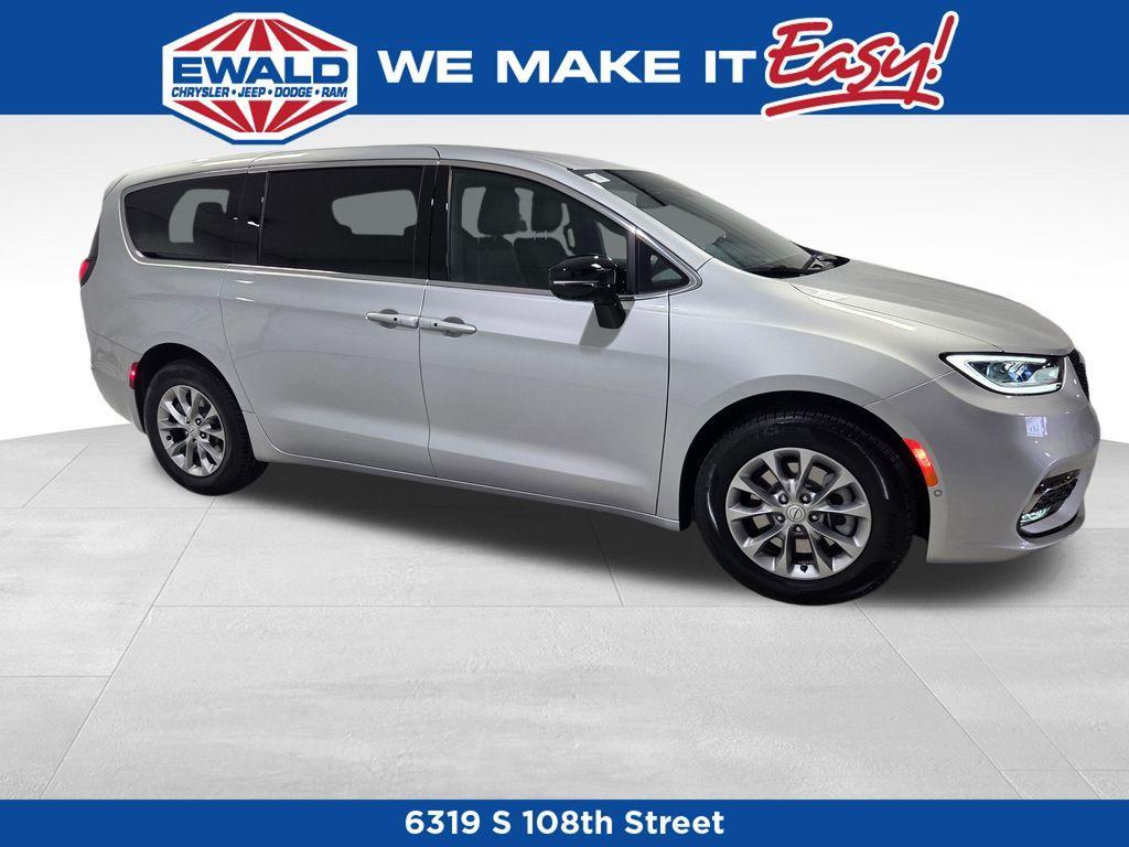 new 2026 Chrysler Pacifica car, priced at $47,077