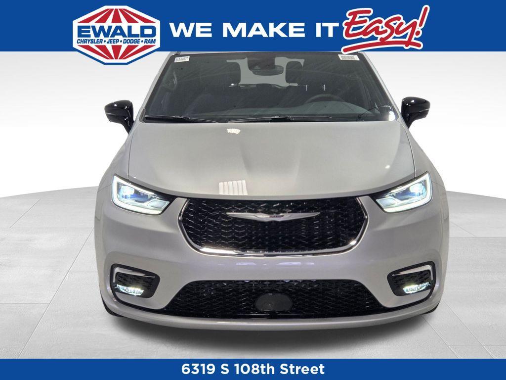 new 2026 Chrysler Pacifica car, priced at $47,077