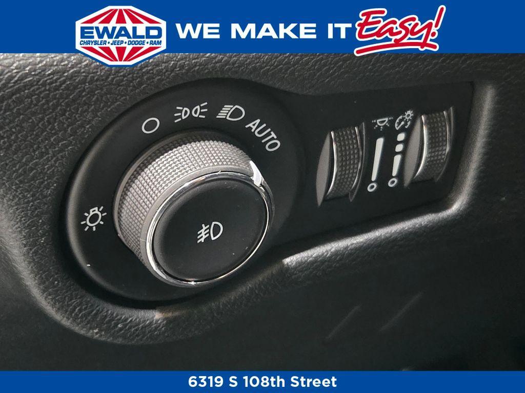 new 2026 Chrysler Pacifica car, priced at $47,077