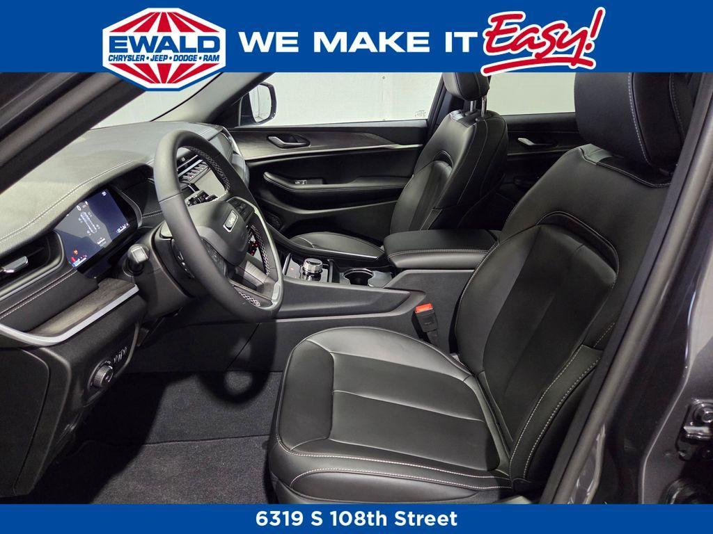 new 2025 Jeep Grand Cherokee car, priced at $48,871