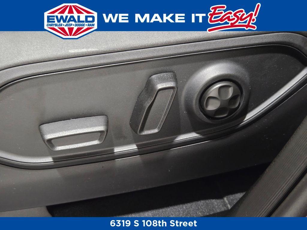 new 2025 Jeep Grand Cherokee car, priced at $43,366