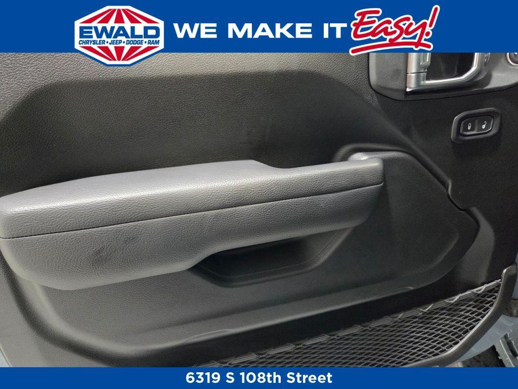 new 2025 Jeep Wrangler car, priced at $47,643