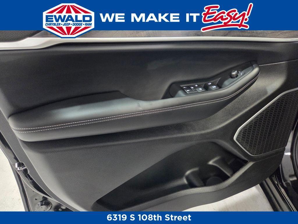 new 2025 Jeep Grand Cherokee car, priced at $46,214