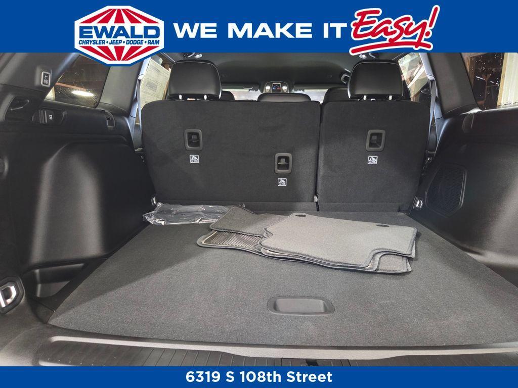 new 2025 Jeep Grand Cherokee car, priced at $46,214