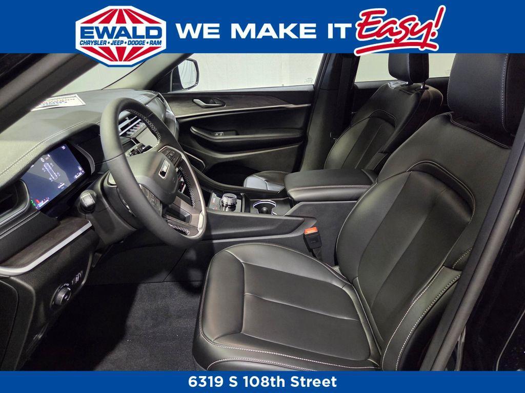 new 2025 Jeep Grand Cherokee car, priced at $46,214