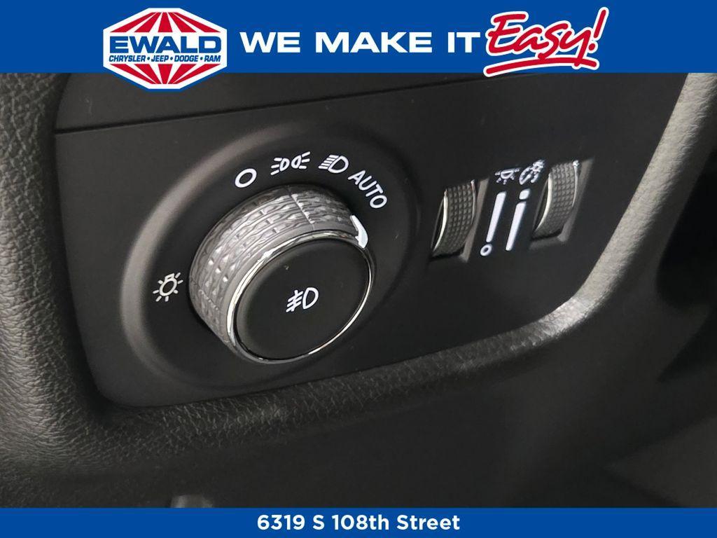 new 2025 Jeep Grand Cherokee car, priced at $46,214