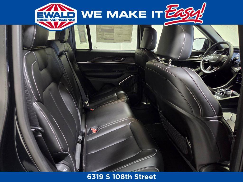 new 2025 Jeep Grand Cherokee car, priced at $46,214