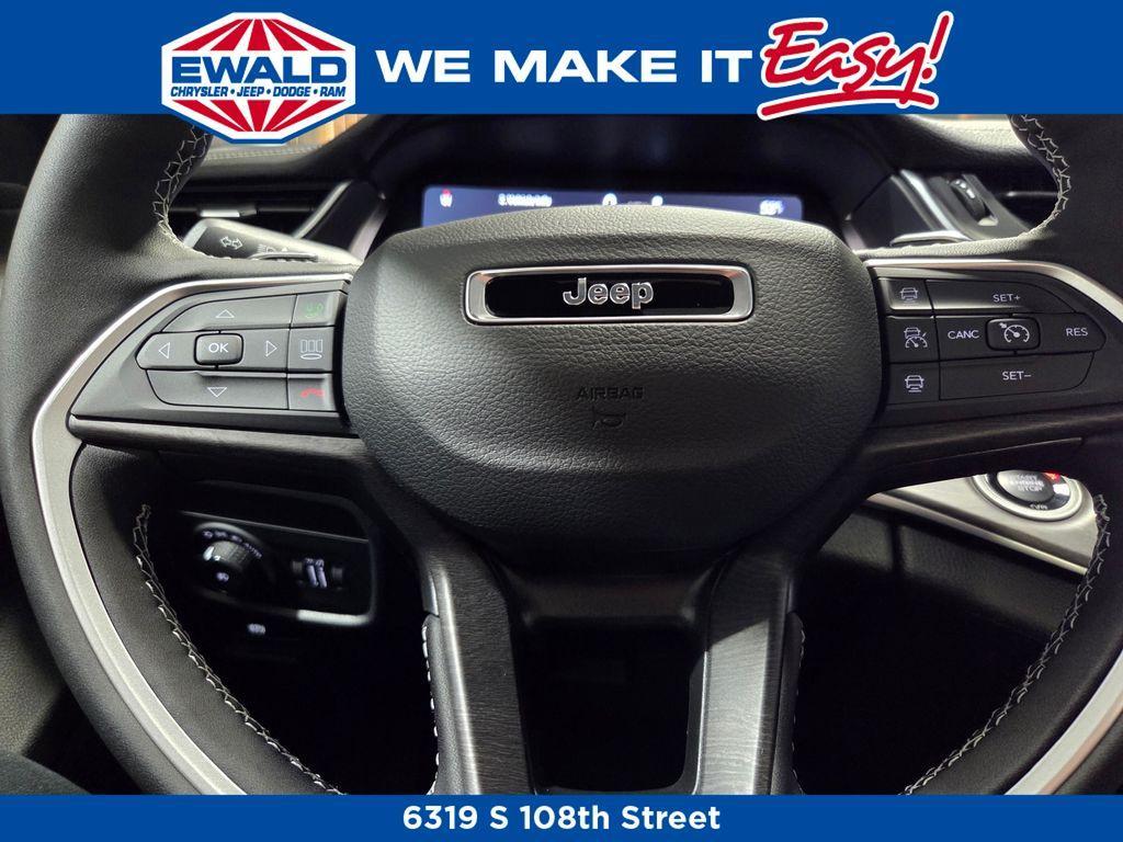 new 2025 Jeep Grand Cherokee car, priced at $48,082