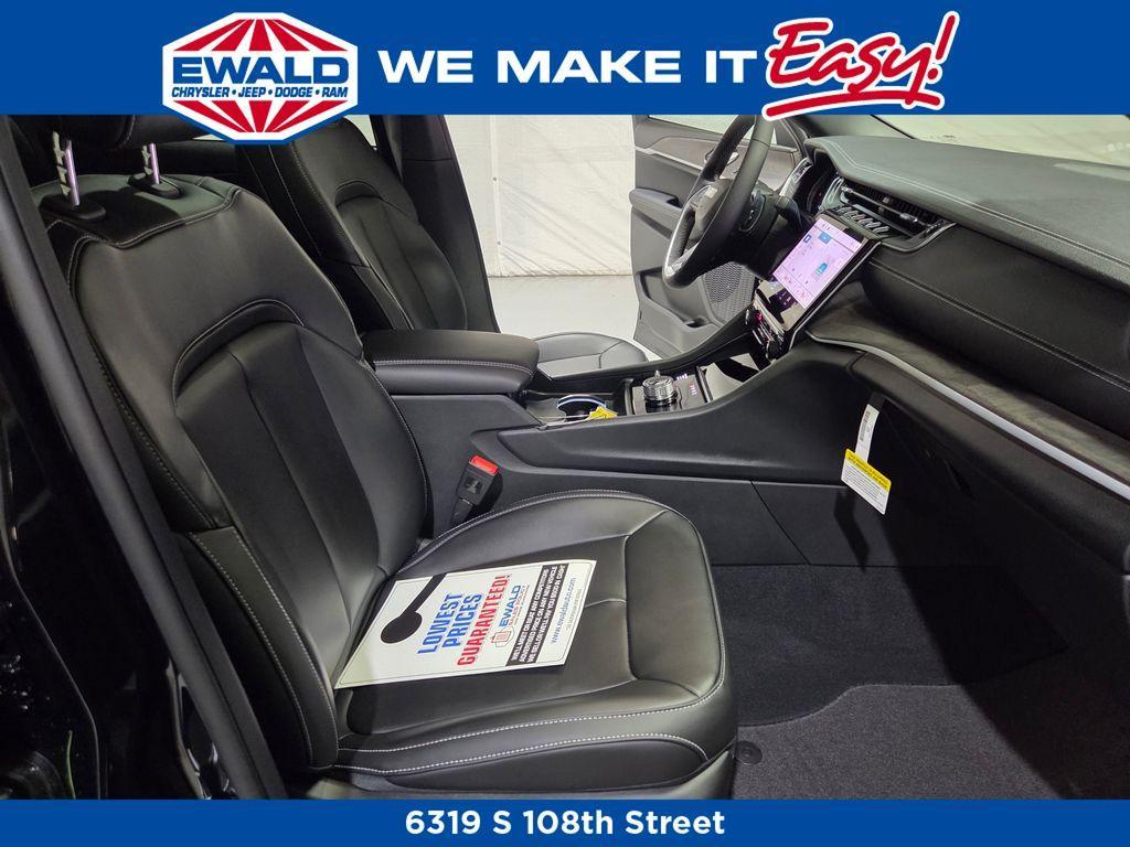 new 2025 Jeep Grand Cherokee car, priced at $48,082