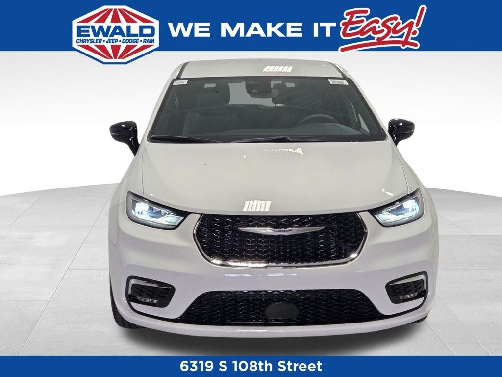 new 2026 Chrysler Pacifica car, priced at $45,749