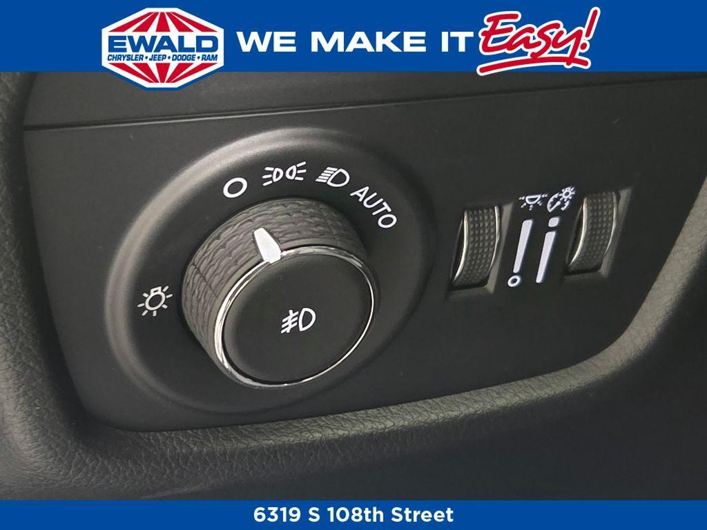 new 2025 Jeep Grand Cherokee car, priced at $54,678