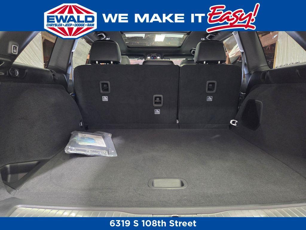 new 2025 Jeep Grand Cherokee car, priced at $54,678