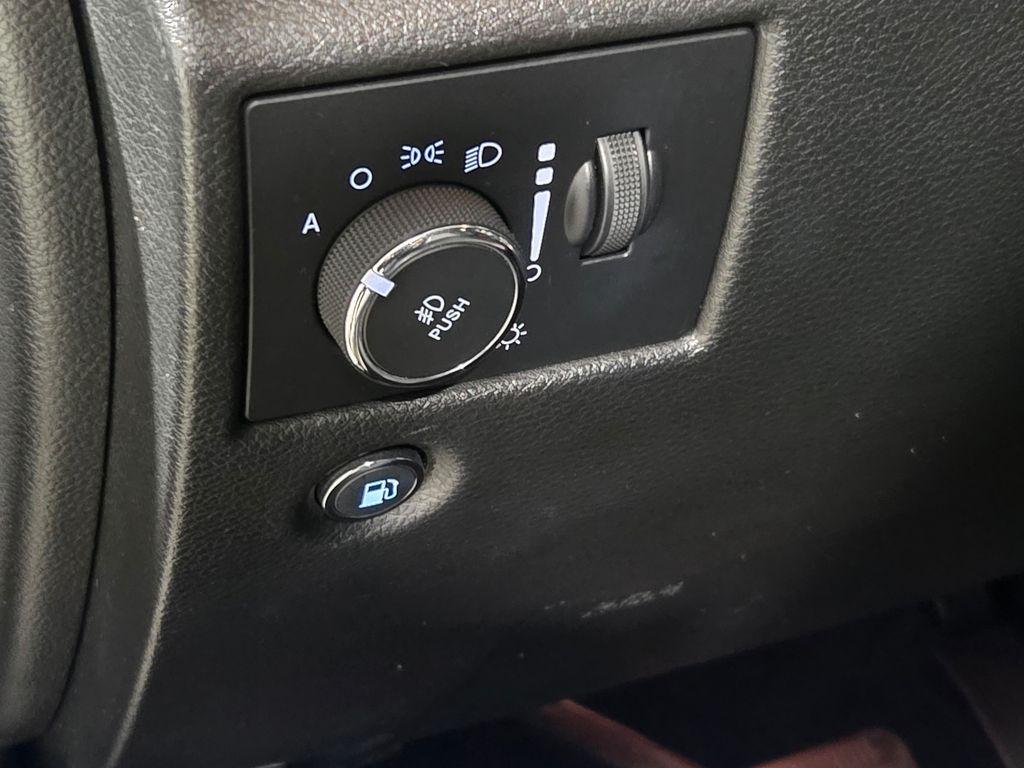 used 2020 Jeep Grand Cherokee car, priced at $25,439