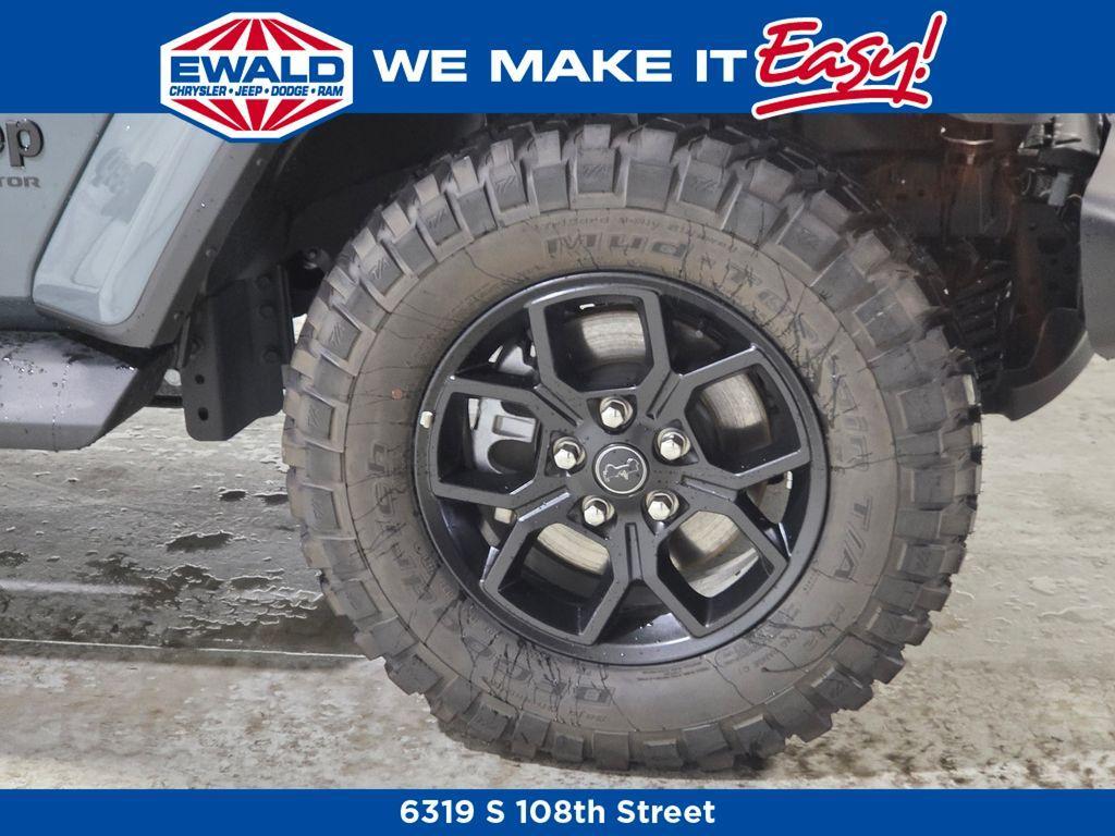 new 2025 Jeep Gladiator car, priced at $51,675