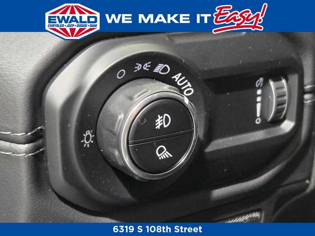 new 2025 Jeep Gladiator car, priced at $51,675