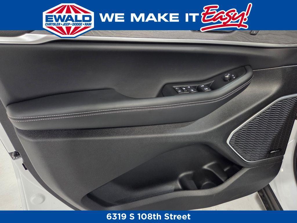 new 2025 Jeep Grand Cherokee car, priced at $46,876