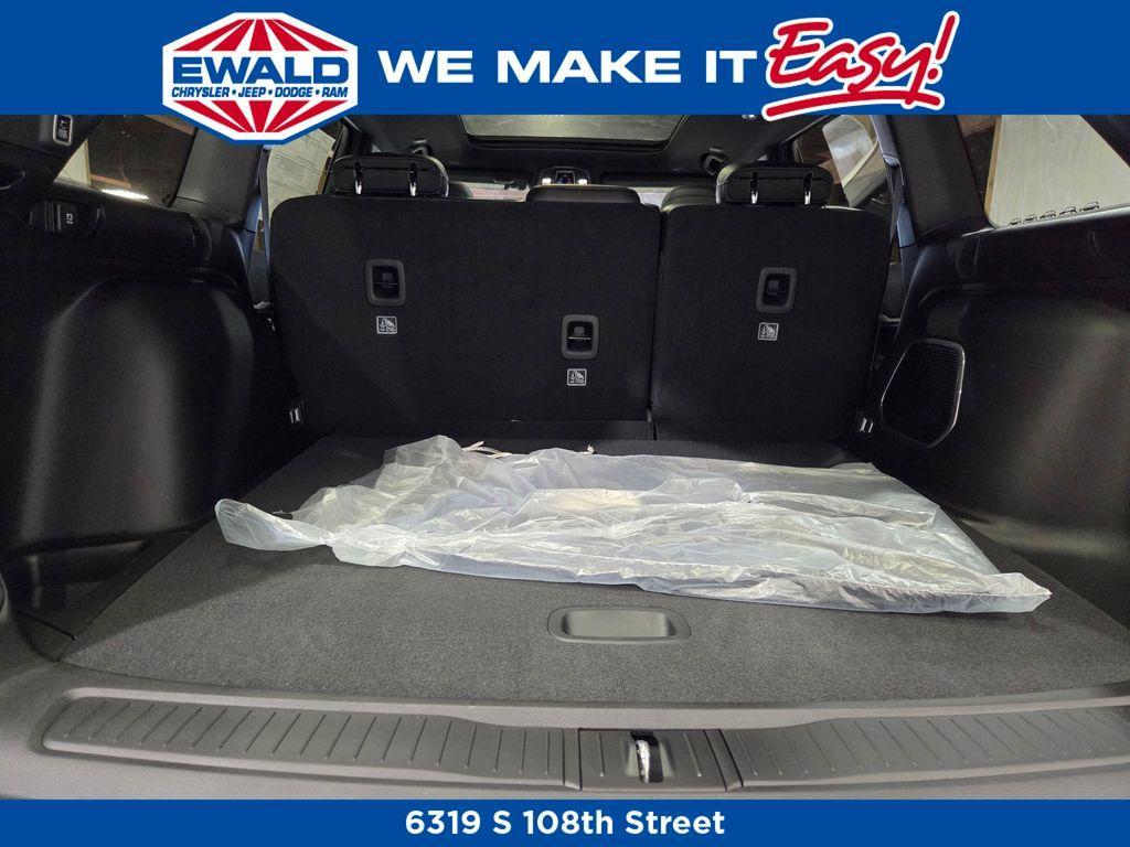 new 2025 Jeep Grand Cherokee car, priced at $46,876