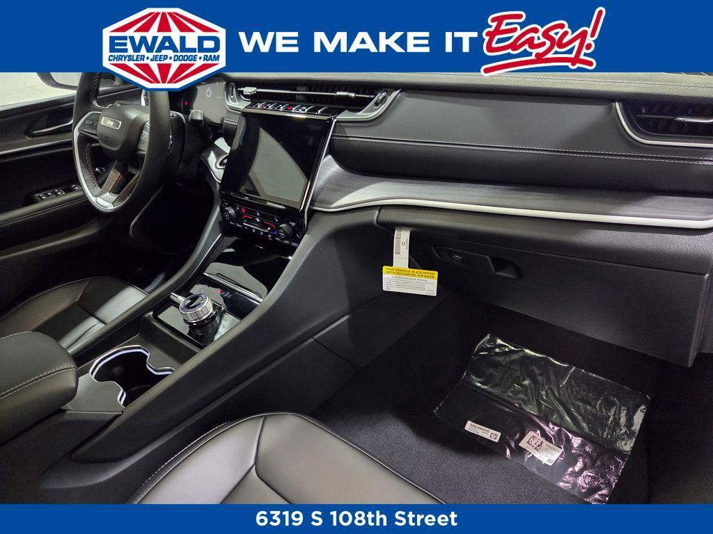 new 2025 Jeep Grand Cherokee car, priced at $46,876