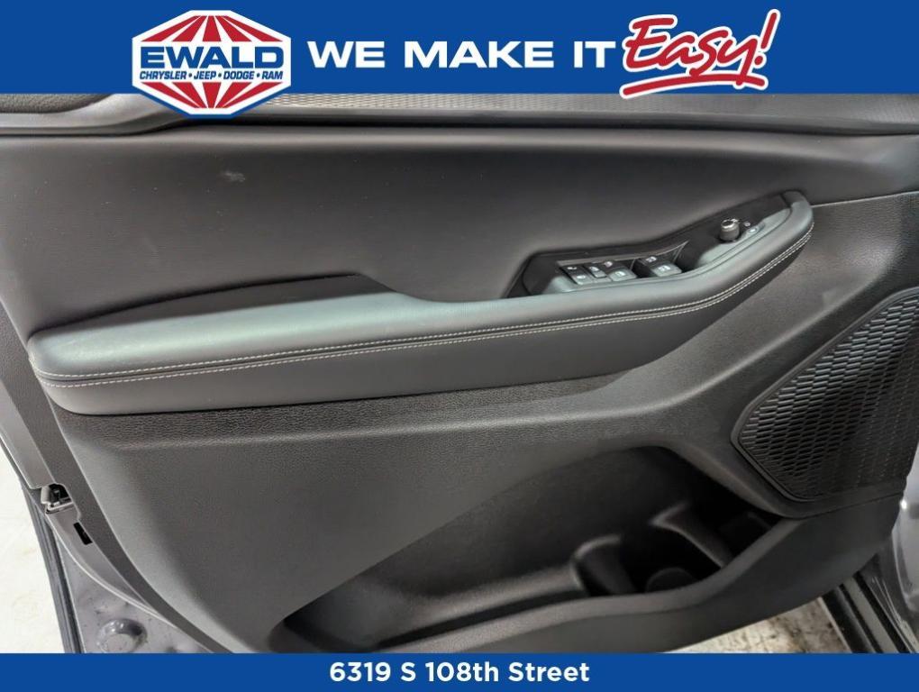 new 2025 Jeep Grand Cherokee car, priced at $39,738