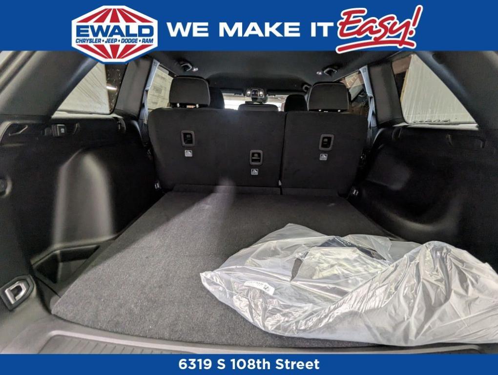 new 2025 Jeep Grand Cherokee car, priced at $39,738