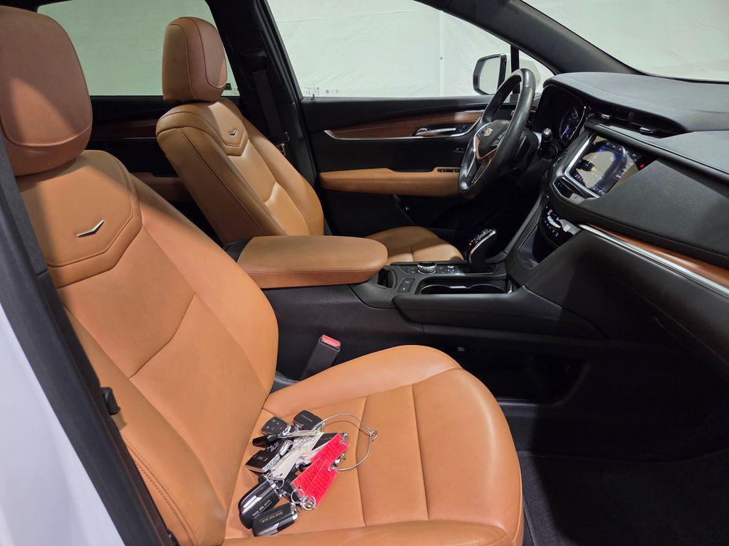 used 2022 Cadillac XT5 car, priced at $31,919