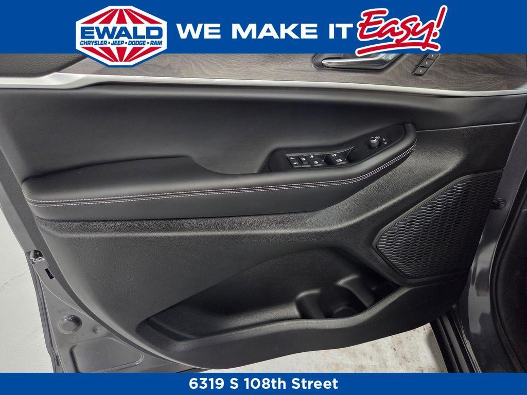 new 2025 Jeep Grand Cherokee car, priced at $48,082