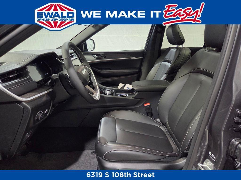 new 2025 Jeep Grand Cherokee car, priced at $48,082